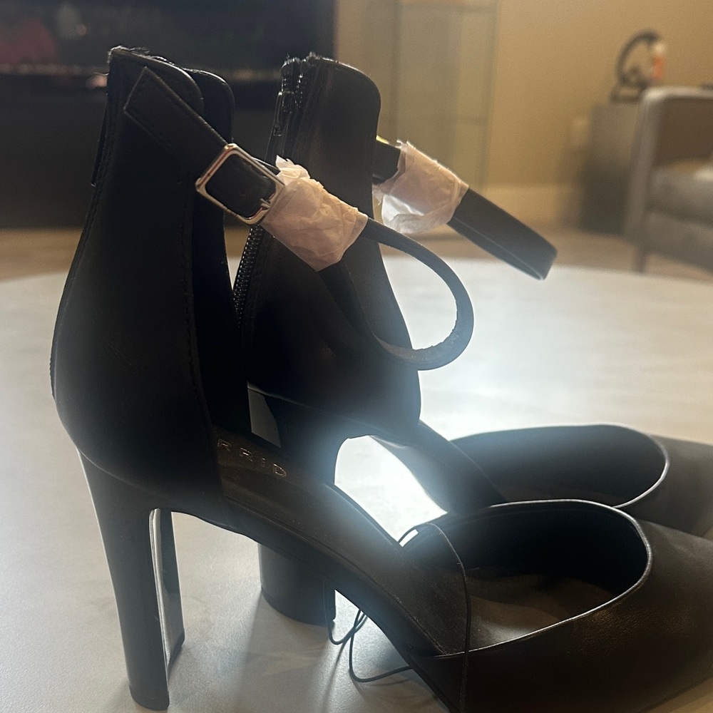 Torrid Black Pointed Toe Heels - Picture 4 of 6